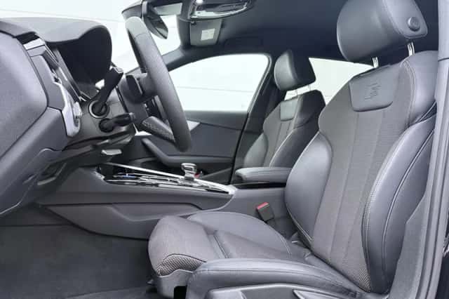 Audi A4 (2024) thumbnail 4