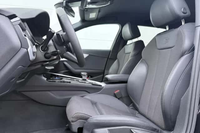 Audi A4 (2024) thumbnail 5