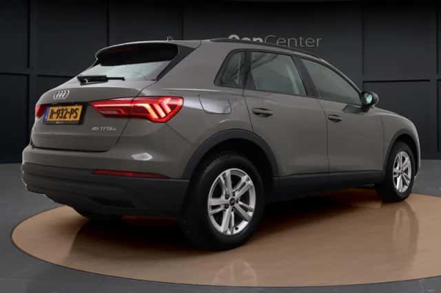 Audi Q3 (2021) thumbnail 5