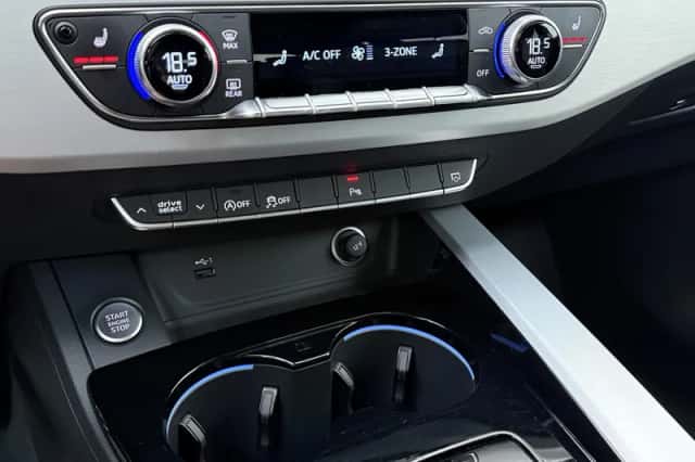 Audi A4 (2024) thumbnail 8