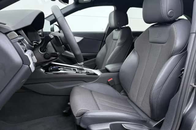 Audi A4 (2024) thumbnail 4