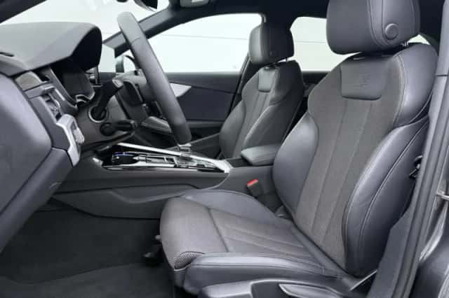 Audi A4 (2024) thumbnail 5