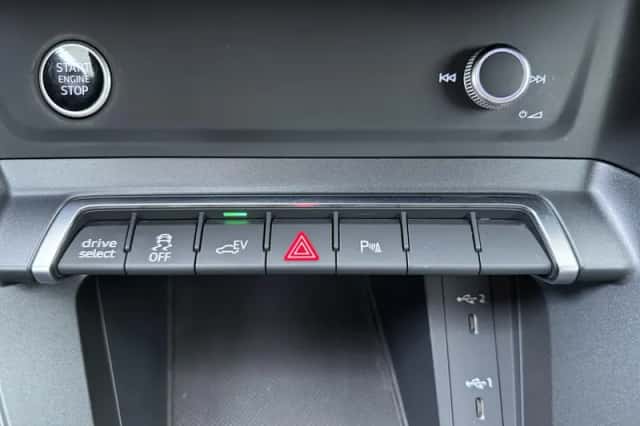 Audi Q3 (2022) thumbnail 12