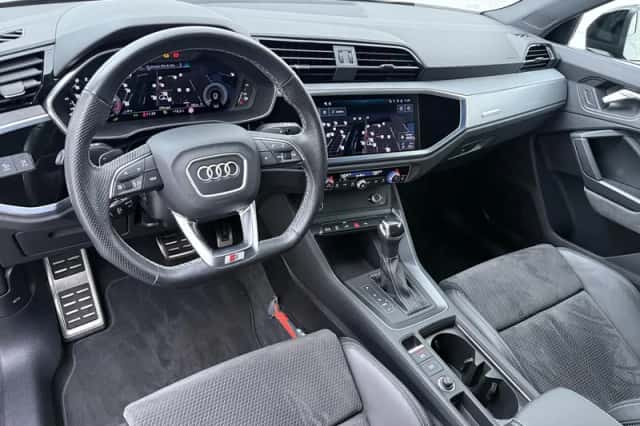 Audi Q3 (2022) thumbnail 3