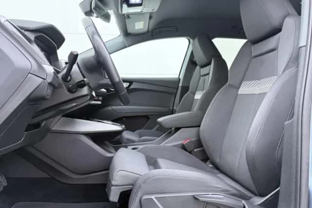 Audi Q4 e-tron (2023) thumbnail 5