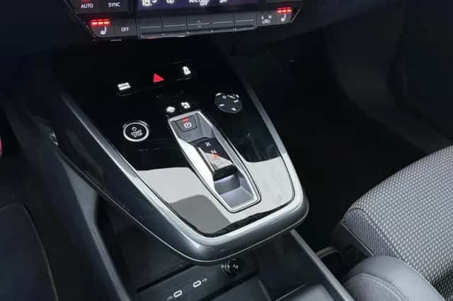 Audi Q4 e-tron (2025) thumbnail 14