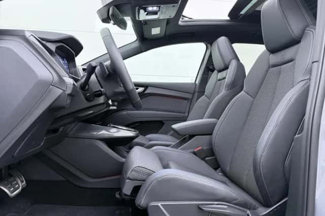 Audi Q4 e-tron (2025) thumbnail 4