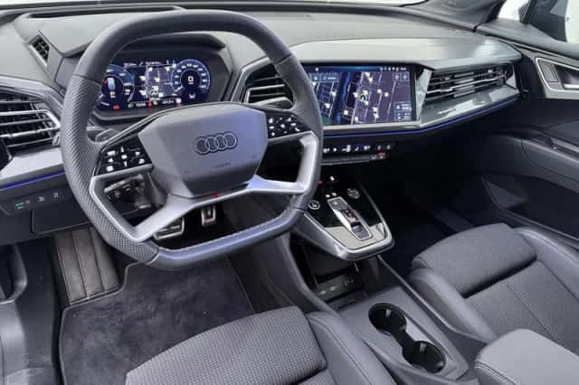 Audi Q4 (2024) thumbnail 3