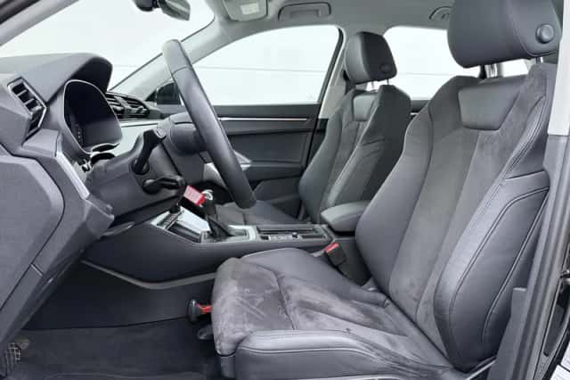Audi Q3 (2019) thumbnail 4