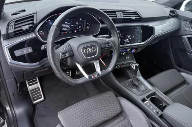 Audi Q3 (2022) thumbnail 3