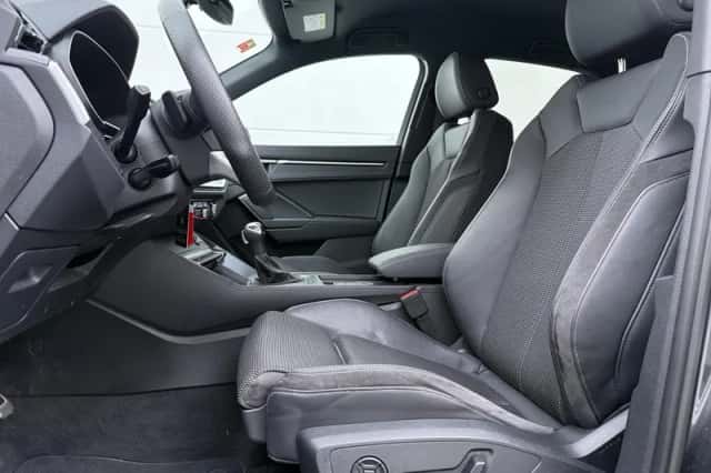 Audi Q3 (2022) thumbnail 4