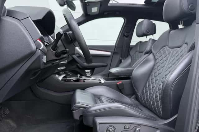 Audi Q5 (2023) thumbnail 4