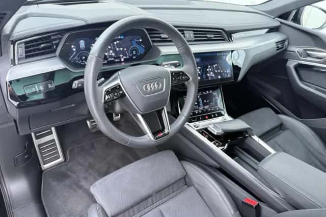 Audi Q8 e-tron (2024) thumbnail 4