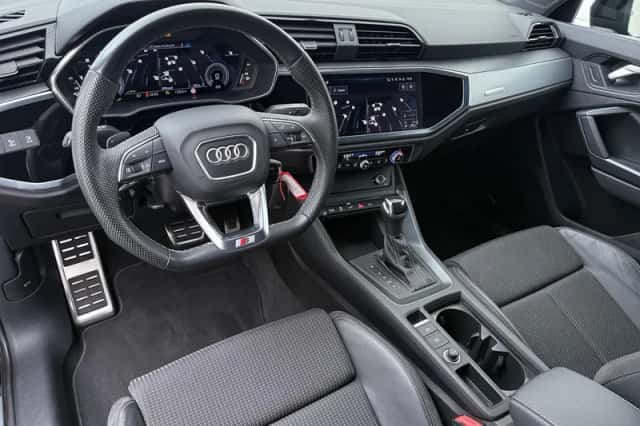 Audi Q3 (2023) thumbnail 2
