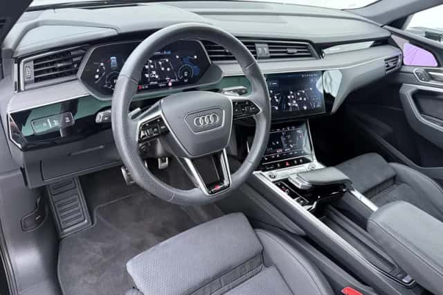 Audi Q8 e-tron (2023) thumbnail 3