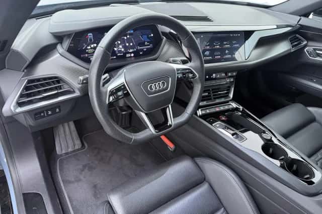 Audi e-tron GT (2023) thumbnail 3