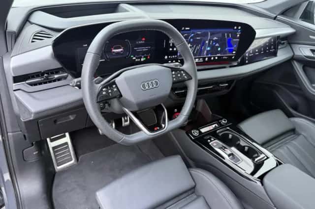 Audi Q6 e-tron (2025) thumbnail 3