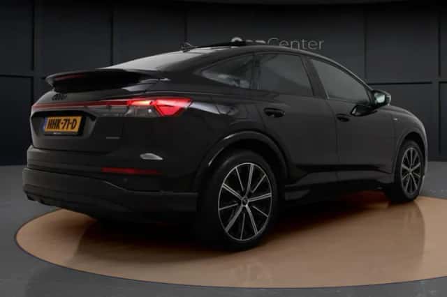 Audi Q4 e-tron (2025) thumbnail 6
