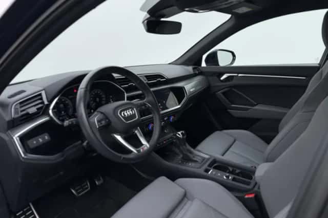 Audi Q3 (2023) thumbnail 4