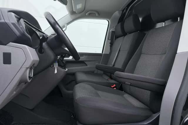 Volkswagen Transporter (2024) thumbnail 4