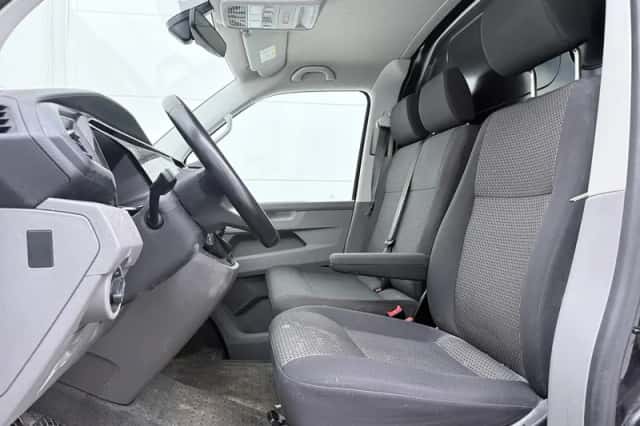 Volkswagen Transporter (2024) thumbnail 4
