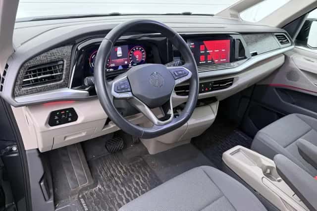 Volkswagen Multivan (2023) thumbnail 3