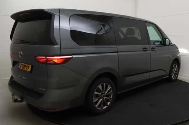 Volkswagen Multivan (2023) thumbnail 5