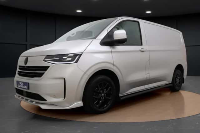 Volkswagen Transporter (2024) thumbnail 1