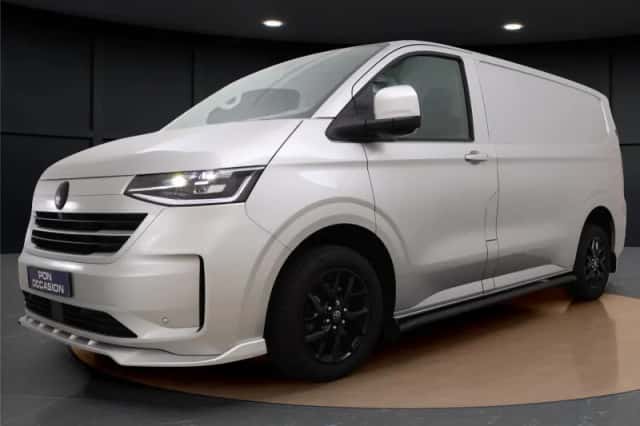 Volkswagen Transporter (2024) thumbnail 1