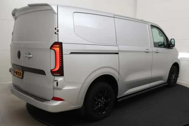 Volkswagen Transporter (2024) thumbnail 6