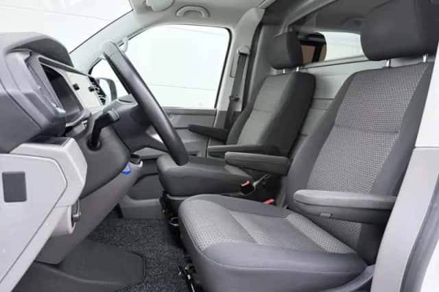 Volkswagen Transporter (2023) thumbnail 5