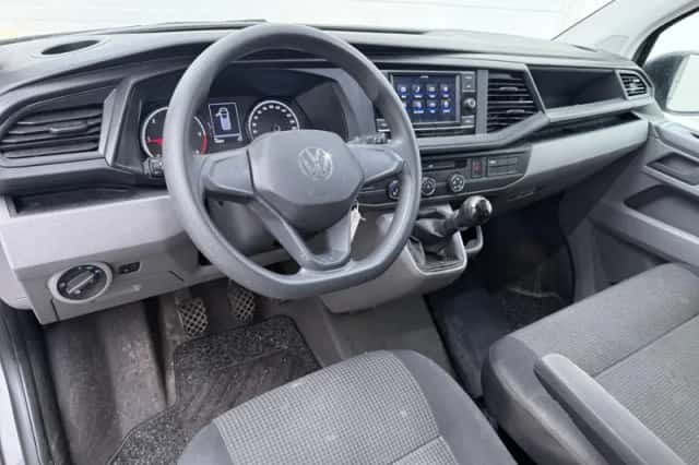 Volkswagen Transporter (2022) thumbnail 4
