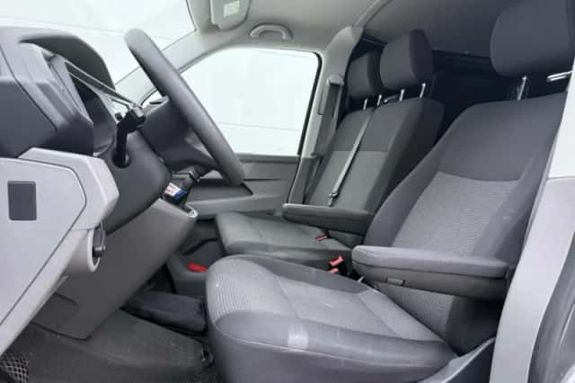 Volkswagen Transporter (2022) thumbnail 5