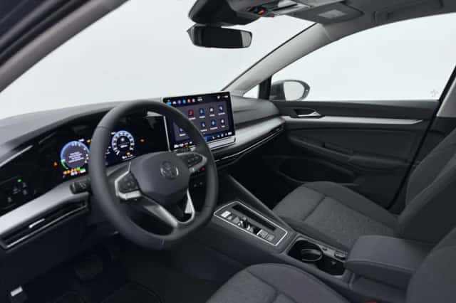 Volkswagen Golf (2026) thumbnail 2