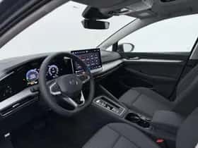Volkswagen Golf (2026) thumbnail 2