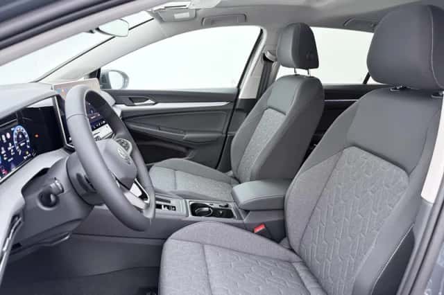 Volkswagen Golf (2026) thumbnail 3