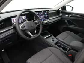 Volkswagen Tayron (2025) thumbnail 2