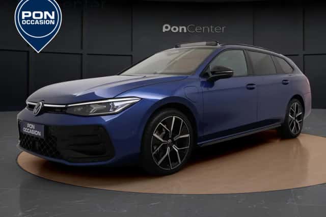 Volkswagen Passat (2024) thumbnail 1