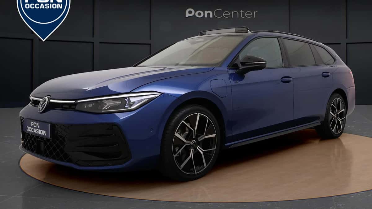Volkswagen Passat (2024) — foto 1