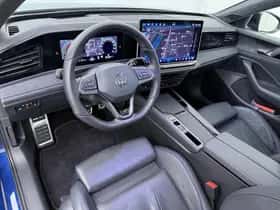 Volkswagen Passat (2024) thumbnail 3