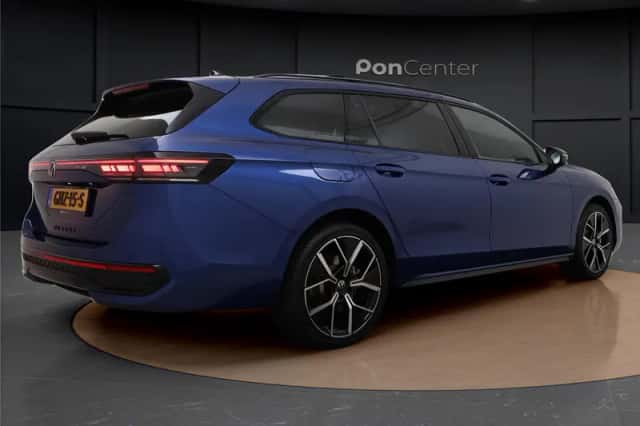 Volkswagen Passat (2024) thumbnail 5