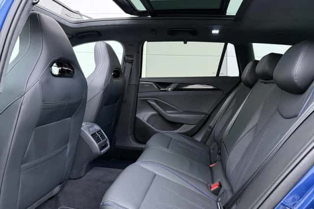 Volkswagen Passat (2024) thumbnail 7