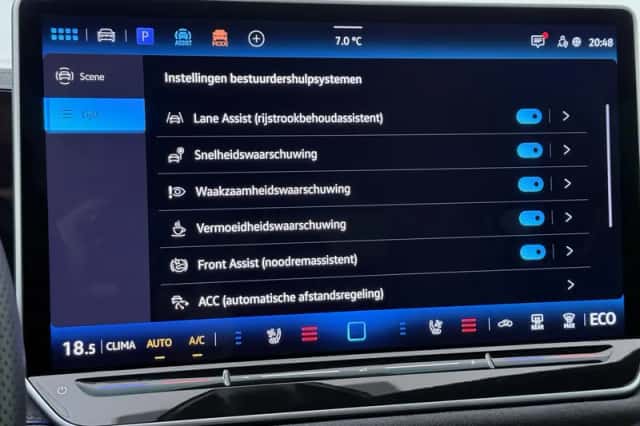 Volkswagen Passat (2024) thumbnail 10