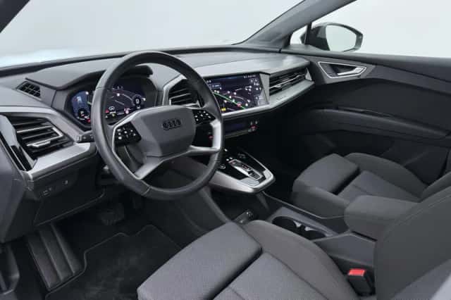 Audi Q4 e-tron (2023) thumbnail 3