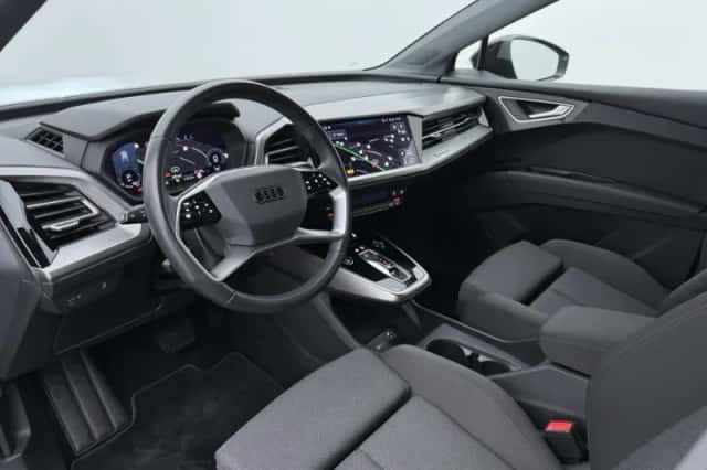 Audi Q4 e-tron (2023) thumbnail 4