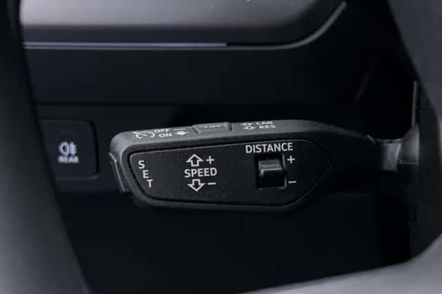 Audi Q4 e-tron (2023) thumbnail 9