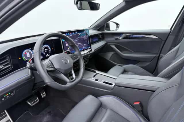 Volkswagen Passat (2025) thumbnail 3