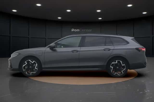 Volkswagen Passat (2025) thumbnail 6