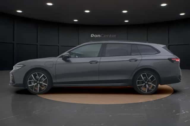 Volkswagen Passat (2025) thumbnail 6