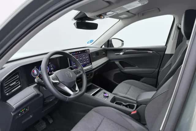 Volkswagen Tiguan (2025) thumbnail 4
